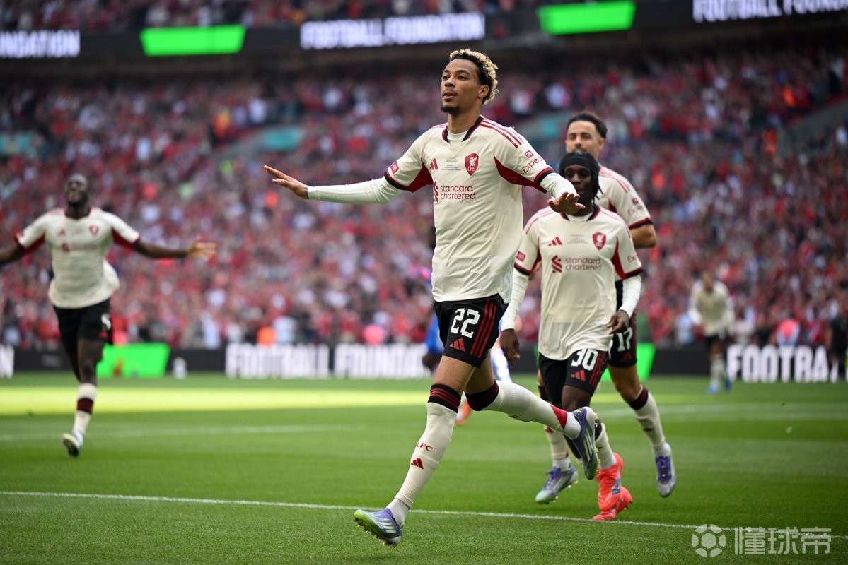 利物浦训练开放日，国际比赛日远射贴柱引欢呼，社区盾在即，更衣室氛围转暖