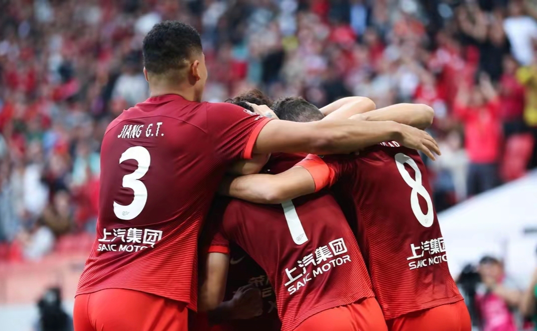 mk体育官网-亚冠转会期再迎强敌，上海海港回应争议，主帅态度——底气十足，团队化学反应显著