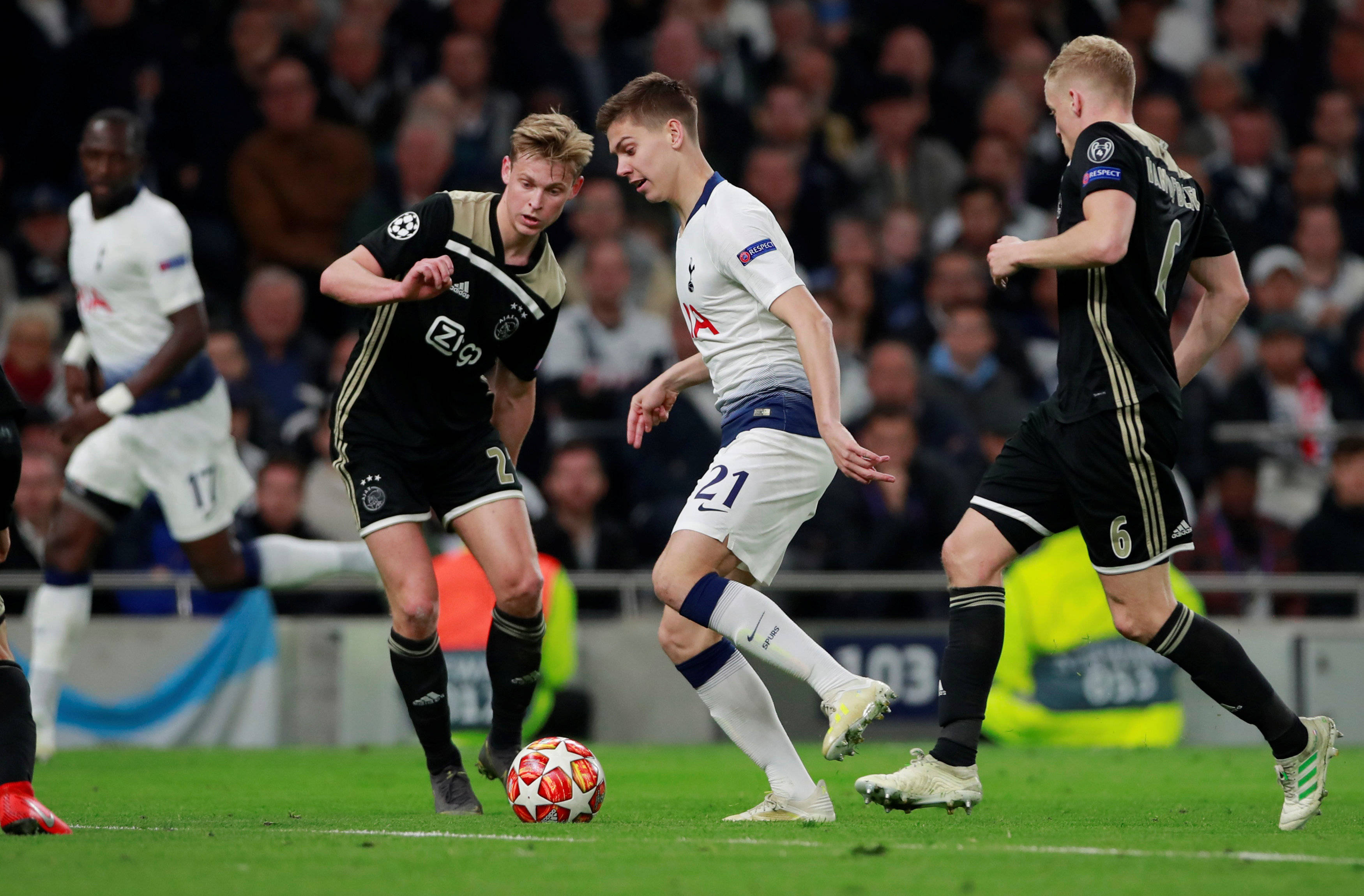 窗口期突围战来临，法兰克福围绕荷甲造点机会，底气十足，赛程密集仍需轮换