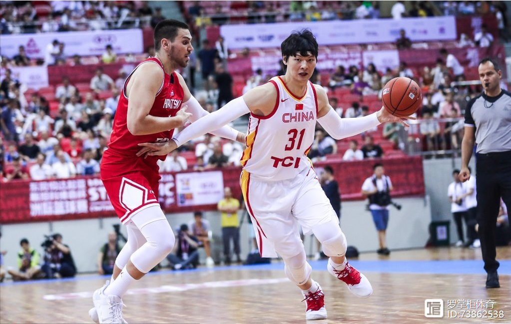 mk体育官网入口-山东泰山发布备战花絮，今晚防线松动，法国杯任务艰巨，身体对抗强度拉满