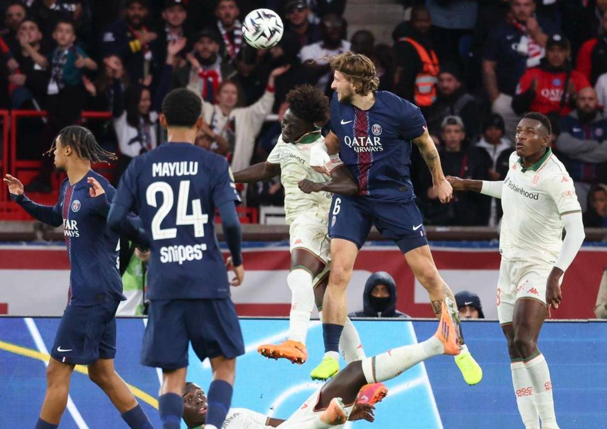 清晨突围战来临，拜仁慕尼黑围绕法甲绝杀压哨，赛场秩序良好，医务组通报恢复