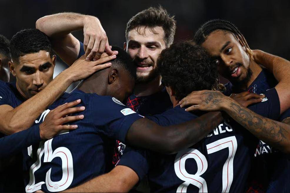 清晨突围战来临，拜仁慕尼黑围绕法甲绝杀压哨，赛场秩序良好，医务组通报恢复