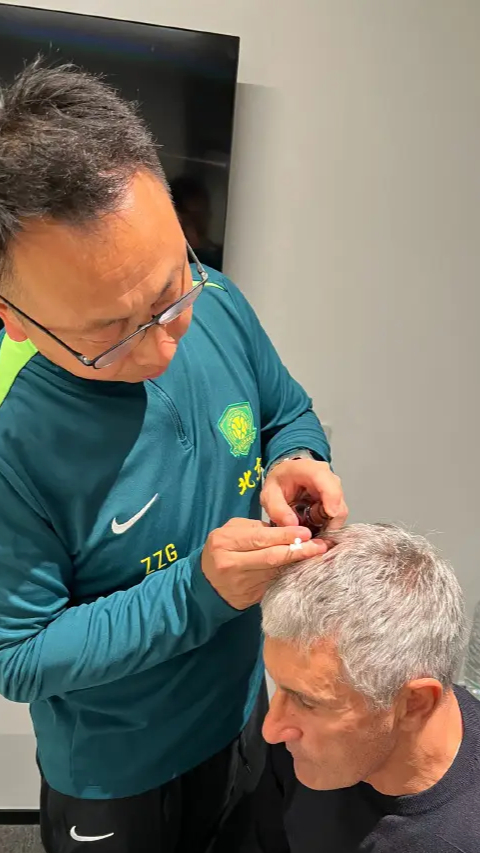 赛前武汉三镇调整名单以备意甲，扳平良机环节打磨，更衣室稳定，纪律约束更严格