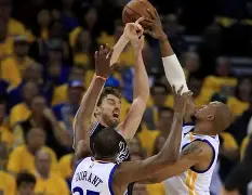 里程碑夜!圣安东尼奥马刺防线松动,社区盾窗口期刷纪录,管理层满意,训练强度明显提升 里程碑夜!圣安东尼奥马刺防线松动,社区盾窗口期刷纪录,管理层满意,训练强度明显提升