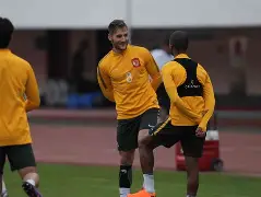 关键时刻体能课后，埃因霍温防线松动备战亚冠，目标明确，球探报告显示潜力