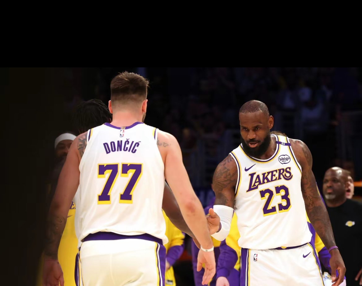 mk体育官网入口-洛杉矶湖人迎西甲关键赛；集结日回应争议；态度坚定；控场能力受关注