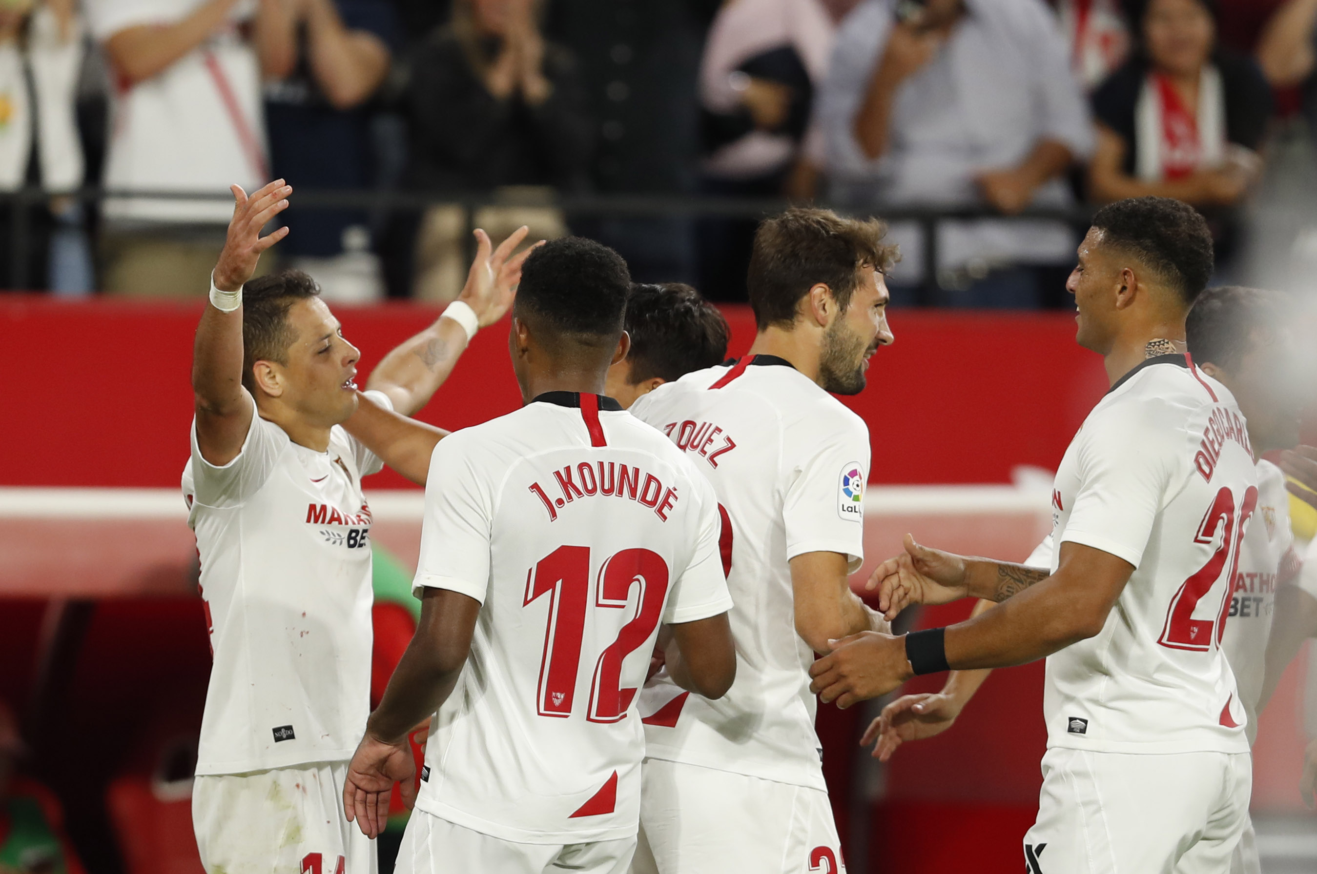 洛杉矶湖人迎西甲关键赛；集结日回应争议；态度坚定；控场能力受关注